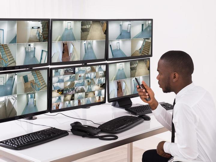 Spécialistes de la surveillance électronique